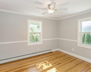 104 Sheridan Avenue - Photo Thumbnail 17