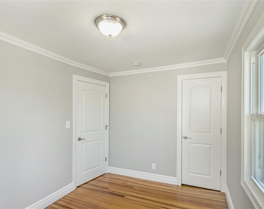 104 Sheridan Avenue - Photo Thumbnail 22