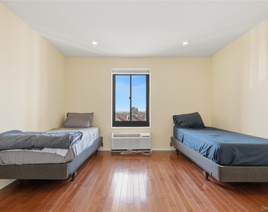 100 W Broadway - Photo Thumbnail 10