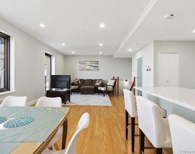 100 W Broadway - Photo Thumbnail 3