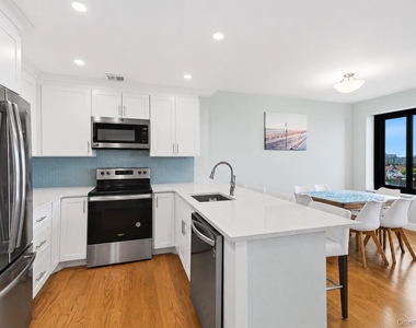 100 W Broadway - Photo Thumbnail 4