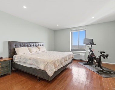 100 W Broadway - Photo Thumbnail 8
