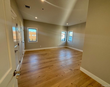 163 Harrison Avenue - Photo Thumbnail 13