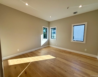 163 Harrison Avenue - Photo Thumbnail 12
