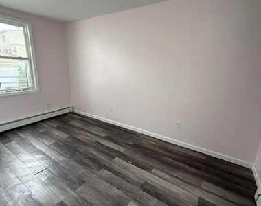 1323 A Mcbride Street - Photo Thumbnail 2