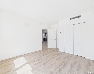 9730 64 Th Avenue - Photo Thumbnail 7