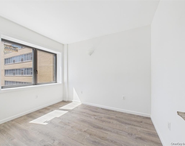 9730 64 Th Avenue - Photo Thumbnail 6