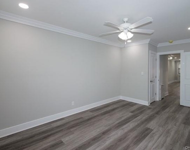 619 Tulip Avenue - Photo Thumbnail 5