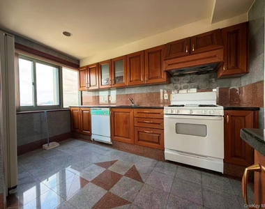 4318 Main Street - Photo Thumbnail 4