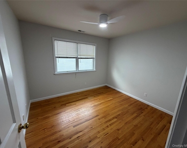 71 Crotona Avenue - Photo Thumbnail 13