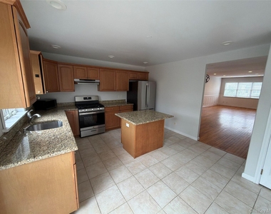 71 Crotona Avenue - Photo Thumbnail 9