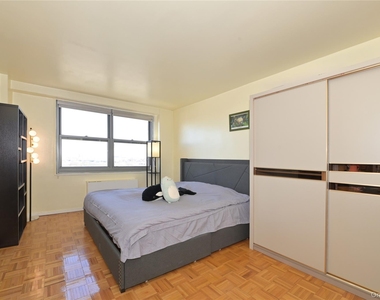 61-20 Grand Central Parkway - Photo Thumbnail 7