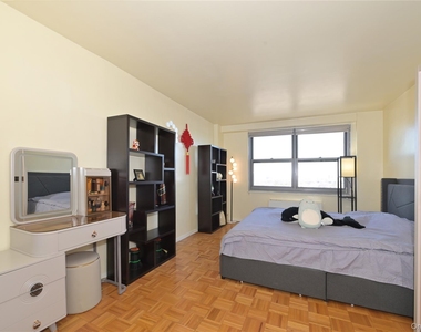 61-20 Grand Central Parkway - Photo Thumbnail 8