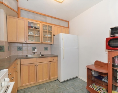 61-20 Grand Central Parkway - Photo Thumbnail 5