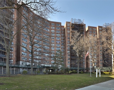 61-20 Grand Central Parkway - Photo Thumbnail 14