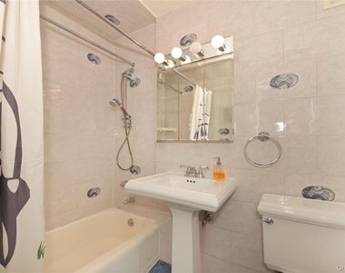 61-20 Grand Central Parkway - Photo Thumbnail 9