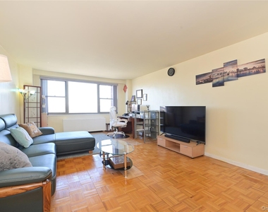 61-20 Grand Central Parkway - Photo Thumbnail 1