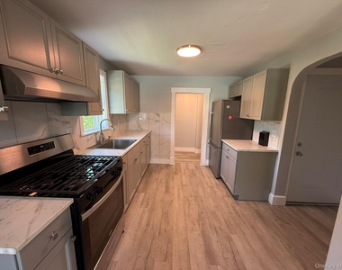 610 Tower Avenue - Photo Thumbnail 6