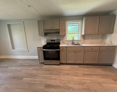 610 Tower Avenue - Photo Thumbnail 2