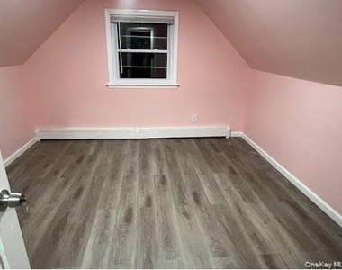 1050 Sullivan Street - Photo Thumbnail 6