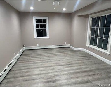 1050 Sullivan Street - Photo Thumbnail 2