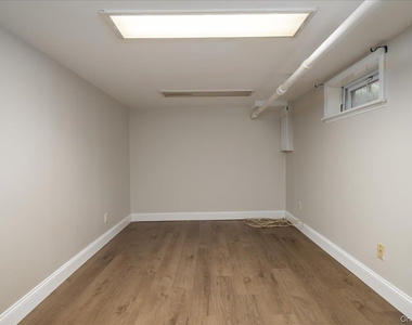 32 Chester Avenue - Photo Thumbnail 14