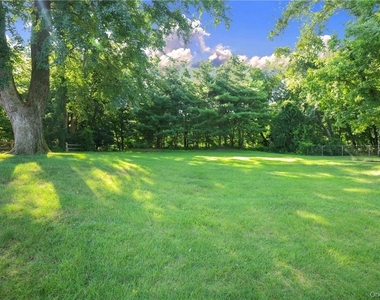 261 Fox Meadow Road - Photo Thumbnail 11