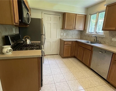 261 Fox Meadow Road - Photo Thumbnail 3