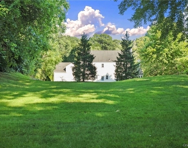 261 Fox Meadow Road - Photo Thumbnail 13