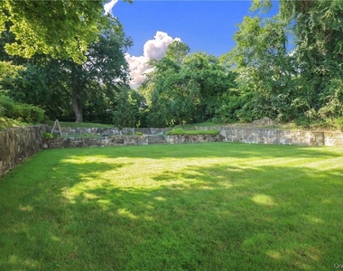 261 Fox Meadow Road - Photo Thumbnail 8