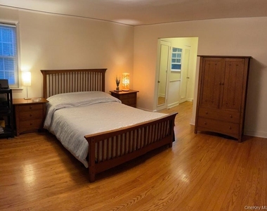261 Fox Meadow Road - Photo Thumbnail 4