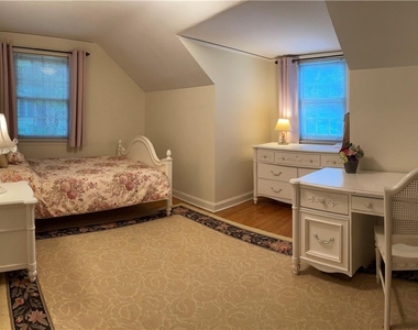 261 Fox Meadow Road - Photo Thumbnail 5