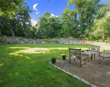 261 Fox Meadow Road - Photo Thumbnail 12