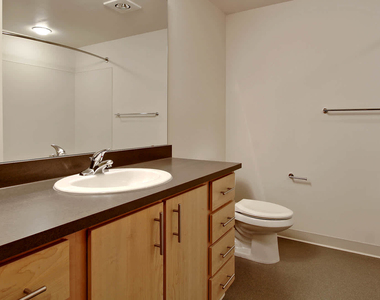 1408 E Union St - Photo Thumbnail 13