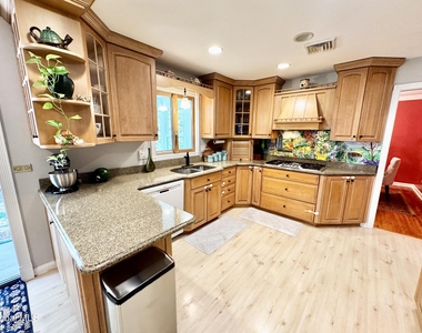 11 Hearthside Drive - Photo Thumbnail 17