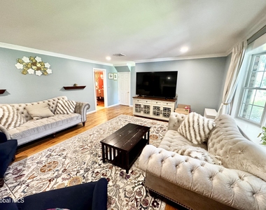 11 Hearthside Drive - Photo Thumbnail 9