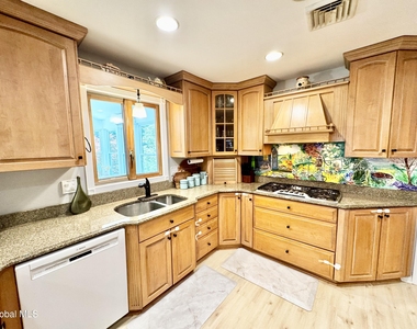 11 Hearthside Drive - Photo Thumbnail 14