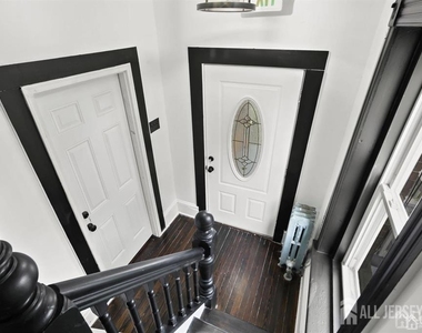 416 Main Street - Photo Thumbnail 2