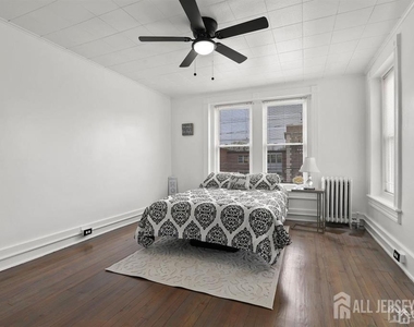 416 Main Street - Photo Thumbnail 9