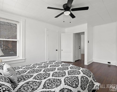 416 Main Street - Photo Thumbnail 12