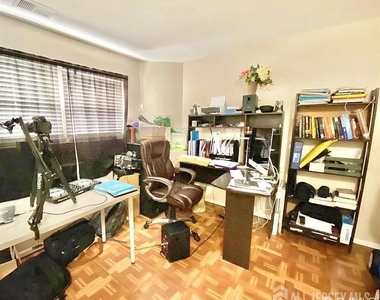 790 Harbortown Boulevard - Photo Thumbnail 15