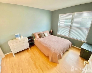 790 Harbortown Boulevard - Photo Thumbnail 14