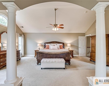 5 Erin Court - Photo Thumbnail 12
