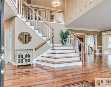 5 Erin Court - Photo Thumbnail 2