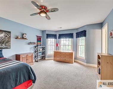 5 Erin Court - Photo Thumbnail 14