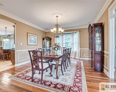 5 Erin Court - Photo Thumbnail 4