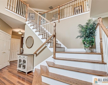 5 Erin Court - Photo Thumbnail 11