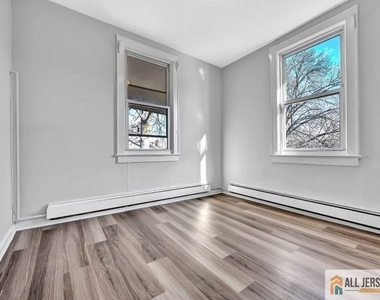 2 Columbus Place - Photo Thumbnail 1