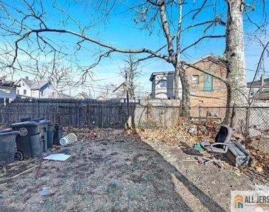 2 Columbus Place - Photo Thumbnail 11