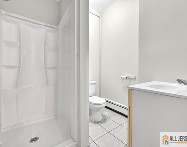 2 Columbus Place - Photo Thumbnail 5